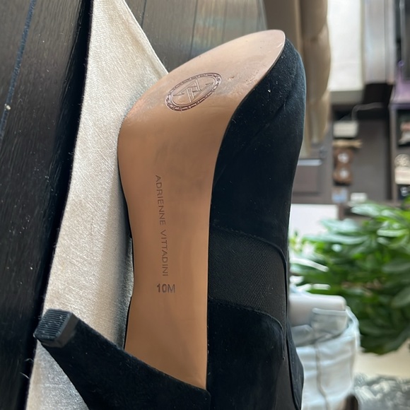 Adrienne Vittadini Size 10, low boot. Like new, barely worn - Picture 4 of 4